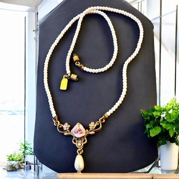 Vintage 1928 Faux Pearl Porcelain Rose Beaded Necklace Gold Tone - Picture 3 of 9
